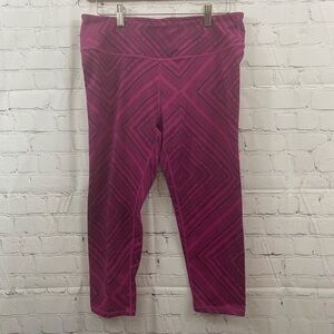 FABLETICS Womens Size Medium Purple/Plum Capri Leggings Geo Diamond Design